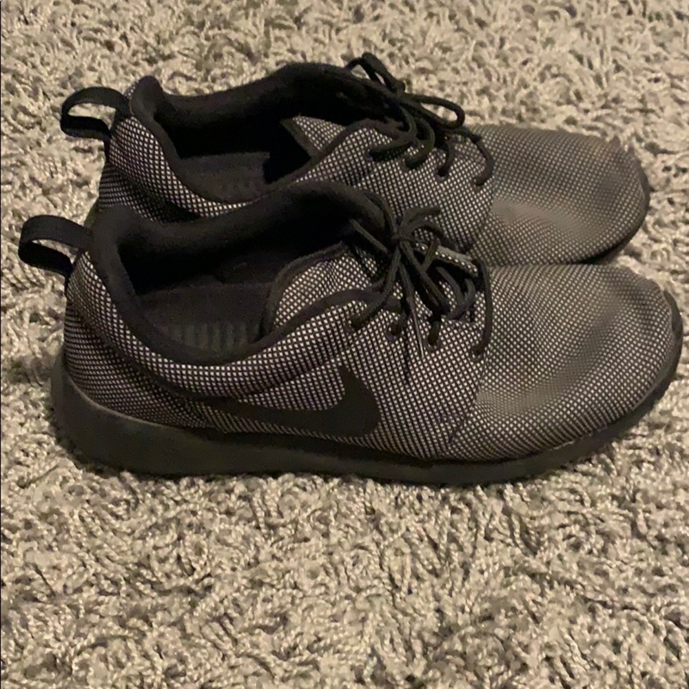 Mike Men’s Roshe Run Shoes